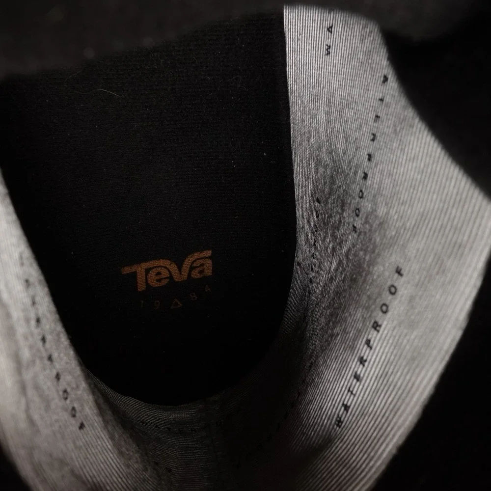Teva Boots Mens SZ 10.5 BLK Gray Ember Commute Waterproof Outdoor Gorpcore Suede